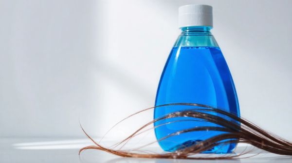 Top 5 shampoings efficaces pour les cheveux gras